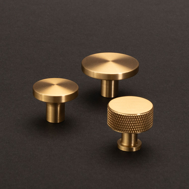 Remy Circle – Raffiniertes Messing in Perfekter Balance
